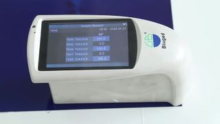 Meklon blauwe autolakspuittest